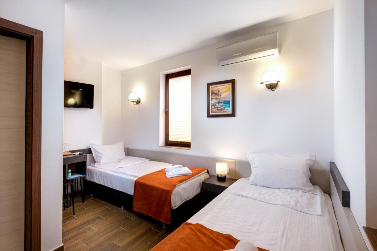 נסבר Panorama Blue Family Hotel And Free Parking מראה חיצוני תמונה